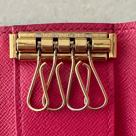 Authentic Louis Vuitton Mono Key Case Fuchsia - Picture 4 of 8